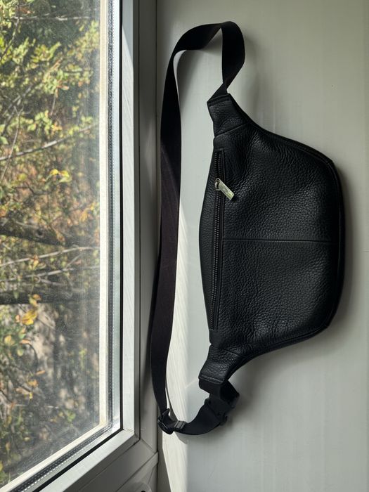 Продам кожанную бананку Vif