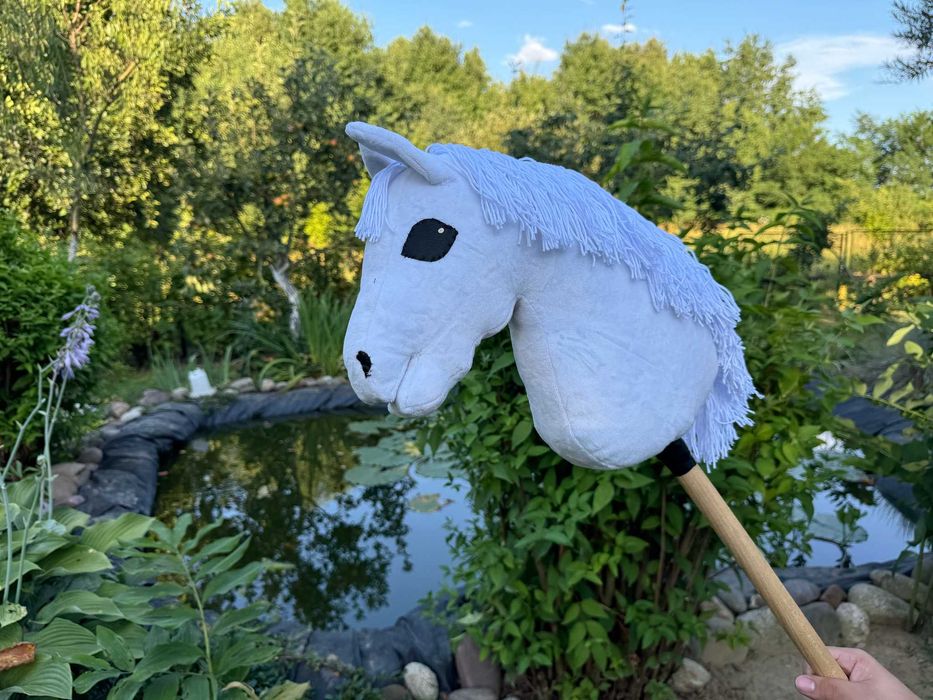 Hobby horse koń na kiju dzień dziecka brązowy biały czarny szary