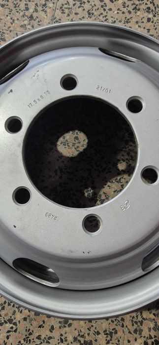 Vende-se 4 jantes 17.50 x 6.75, para pneus 9.5x17.5