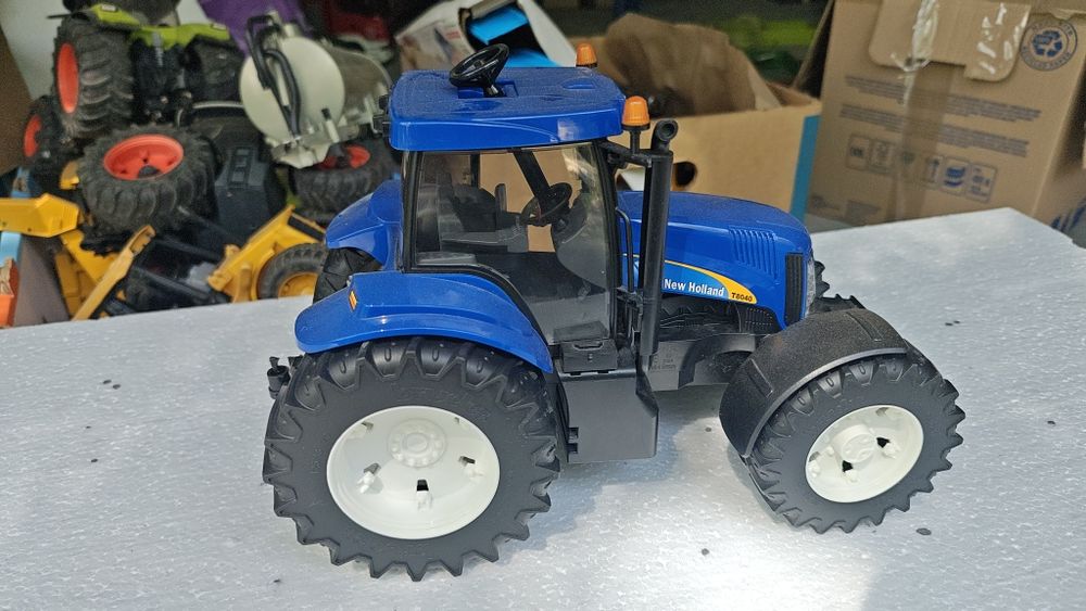 Bruder traktor new holland