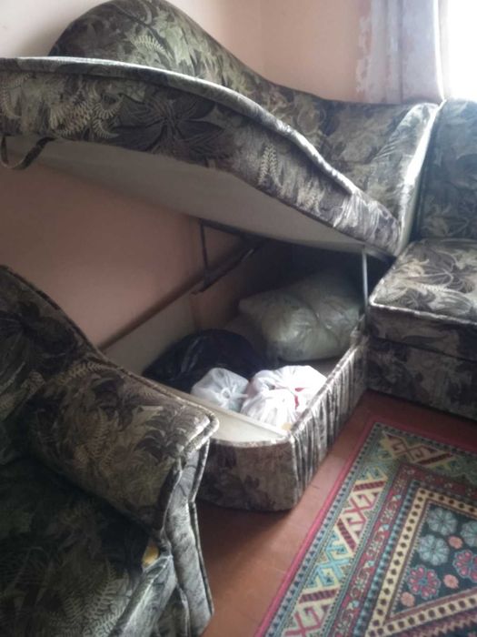 Кутовий диван з кріслом