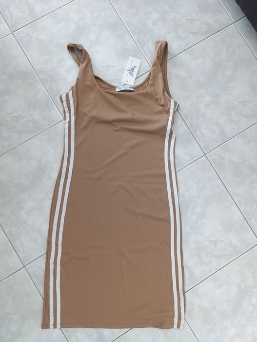 Vestido creme com riscas brancos