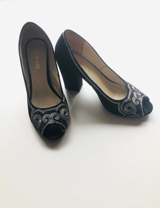 Замшеві туфлі на каблуку stoalos з вишивкою