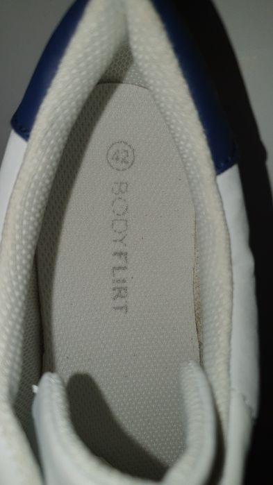 Sneakersy nowe sportowe białe markowe Rozmiar 42 / wkładka 27.5 cm