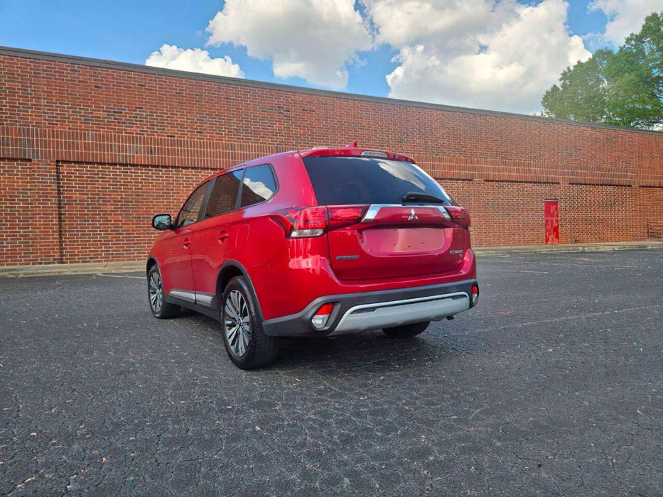 Mitsubishi Outlander SE      2019