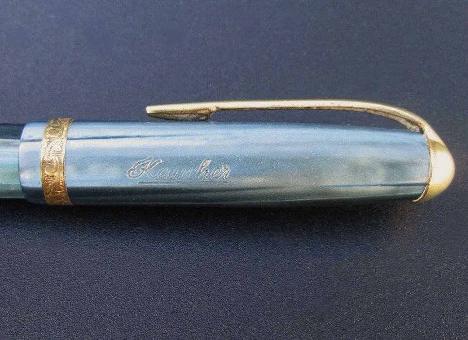 Antiga Caneta KAUCHER c/ Enchimento por Pistão e Aparo "F" Traço Fino