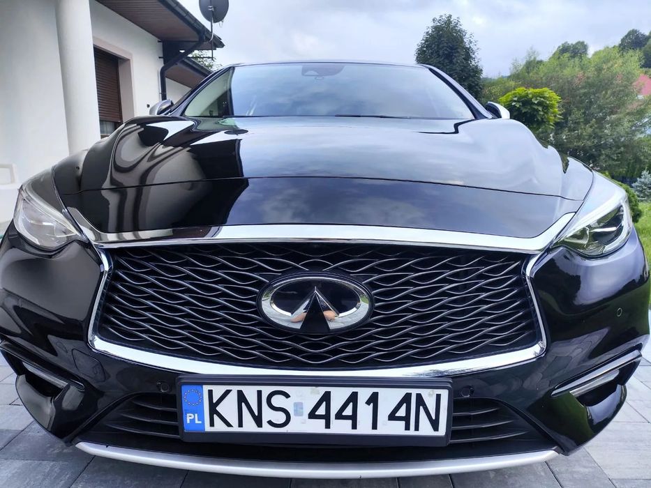 Infiniti Q30