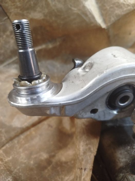 Оригінальний ричаг лівий Інфініті QX70