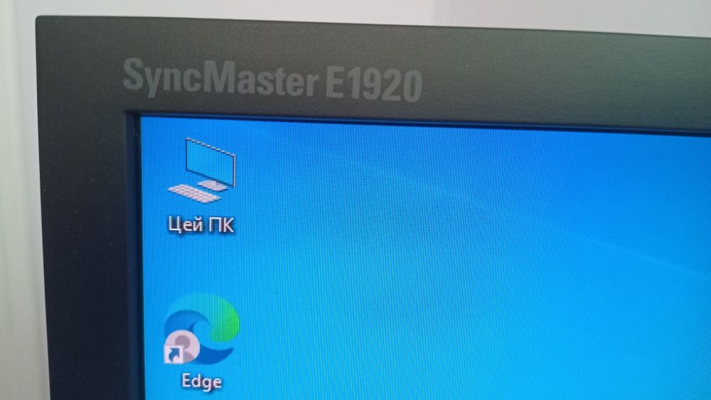 Монітор 19" Samsung syncmaster  E1920NW