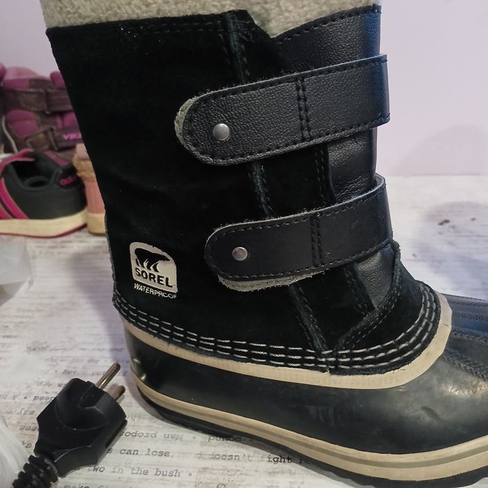 Śniegowce chłopięce  wodoodporne   31  długość wkładki 18 cm.