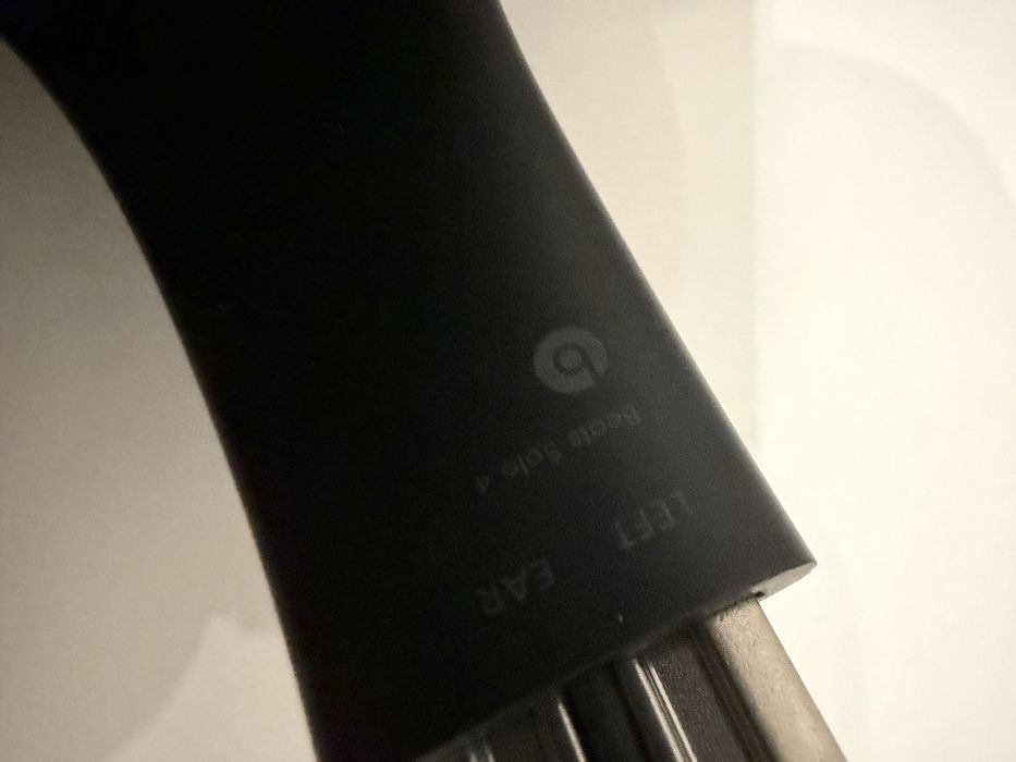 Phones beats solo 4