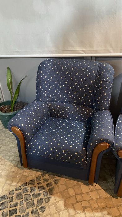 dois sofas individuais em otimo estado