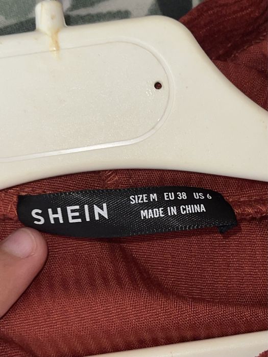 Casaco curto meio alaranjado