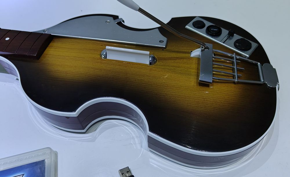 PS3 Guitarra Beatles Hofner + Dongle Original + microfone + jogos