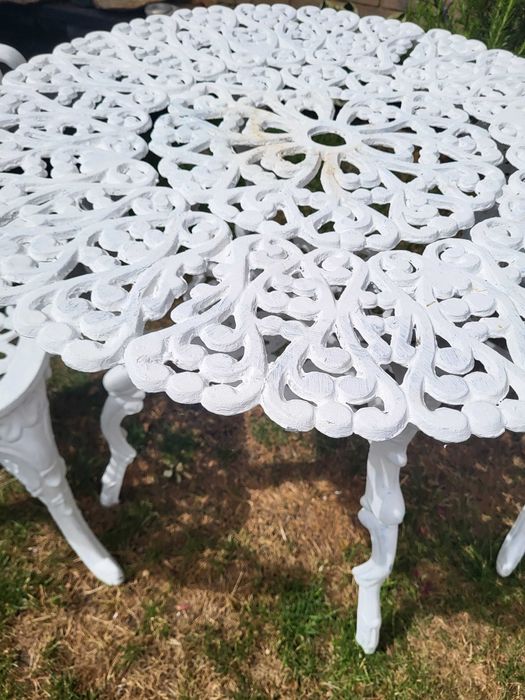 Wyjątkowy zestaw aluminiowych mebli ogrodowych. Styl francuski dworek