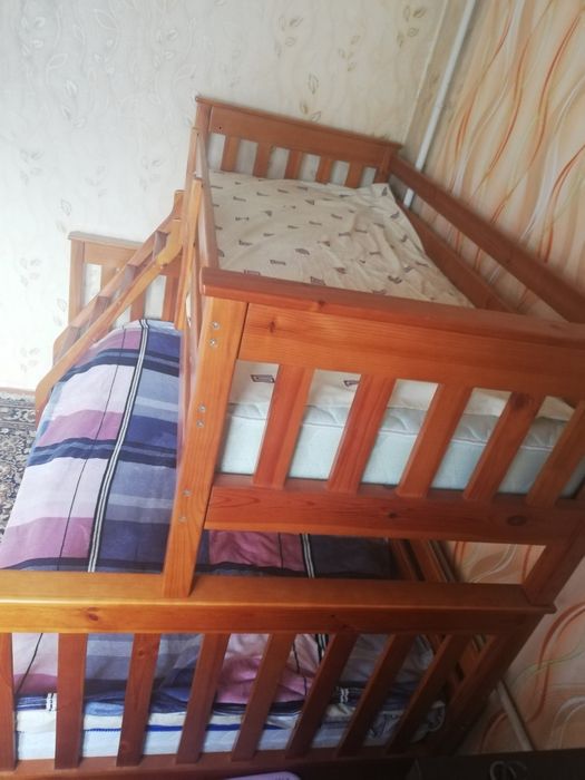 Двохярусная кровать с матрасом,  двуспальная кровать