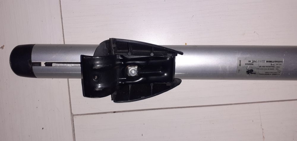 Vendo barras de tejadilho, com um seport para bicicleta.