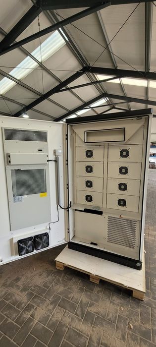 Przemysłowy magazyn energii BENY 230 kWh / 100 kW 4 szt. dostępne