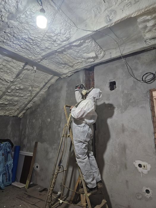 утеплення піною, ППУ, Безшовне утеплення дахів, стелі, стін, мансард, каркасних будинків, ангарів