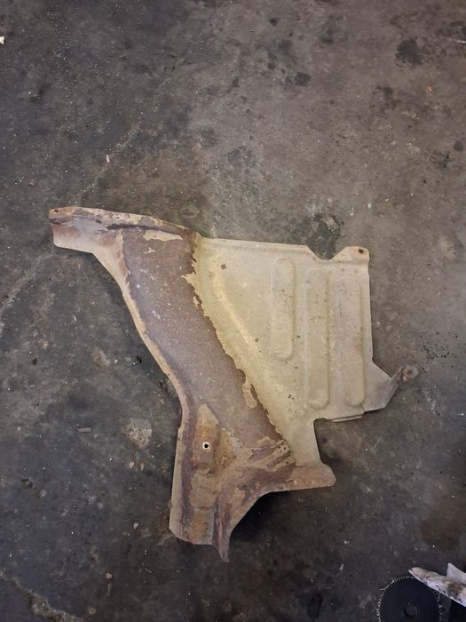 Toyota Avensis t25 Corolla e12 oslona termiczna blacha