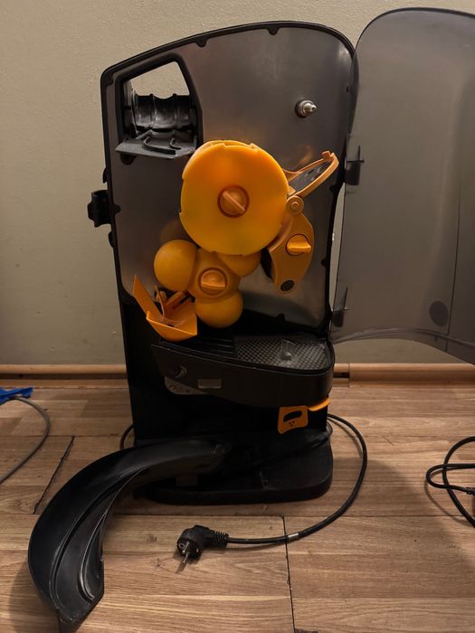 Професійна автоматична соковижималка для цитрусових Zumex Minex