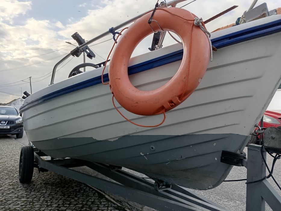 Barco de 5 metros com atrelado novo