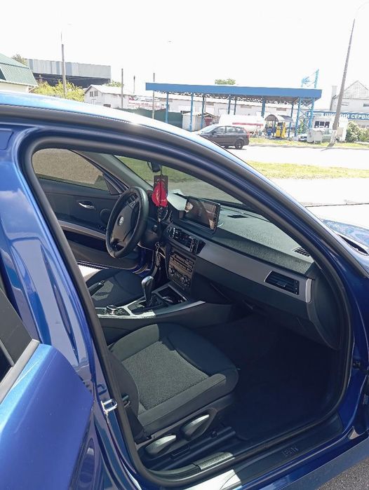 Продам BMW 318i.