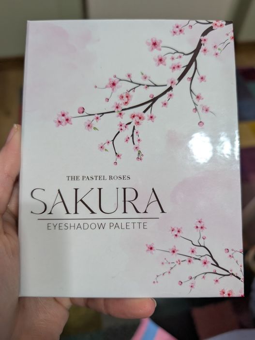 The Pastel Roses Sakura paleta cieni do powiek