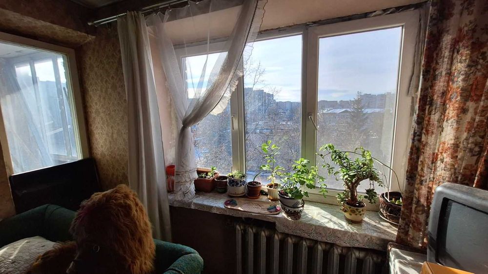 в. Миколайчука, продаж трьохкімнатної квартири в чешці