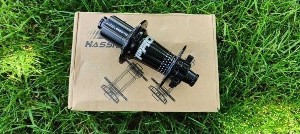 Głośna tylna piasta Hassns 7 Pro Boost HG 148x12 32H