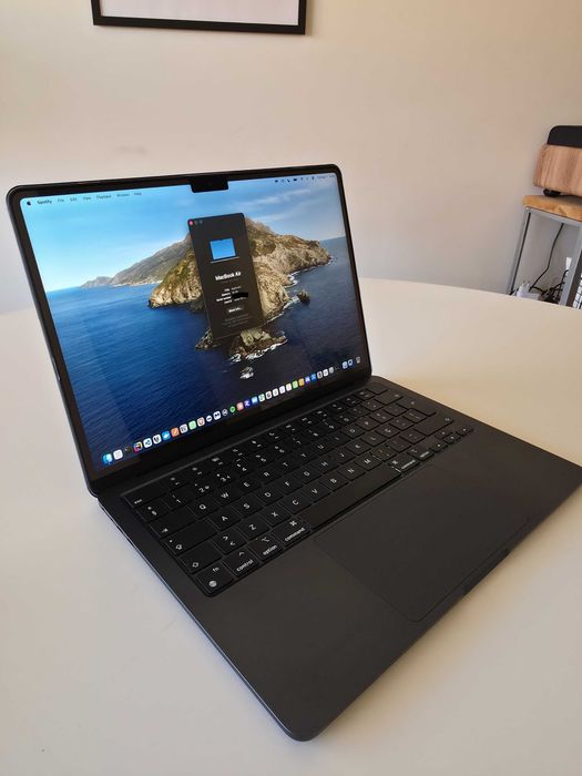 Macbook Air M3 13 polegadas 16GB RAM e 256GB Armazenamento - ESTADO irrepreensível!