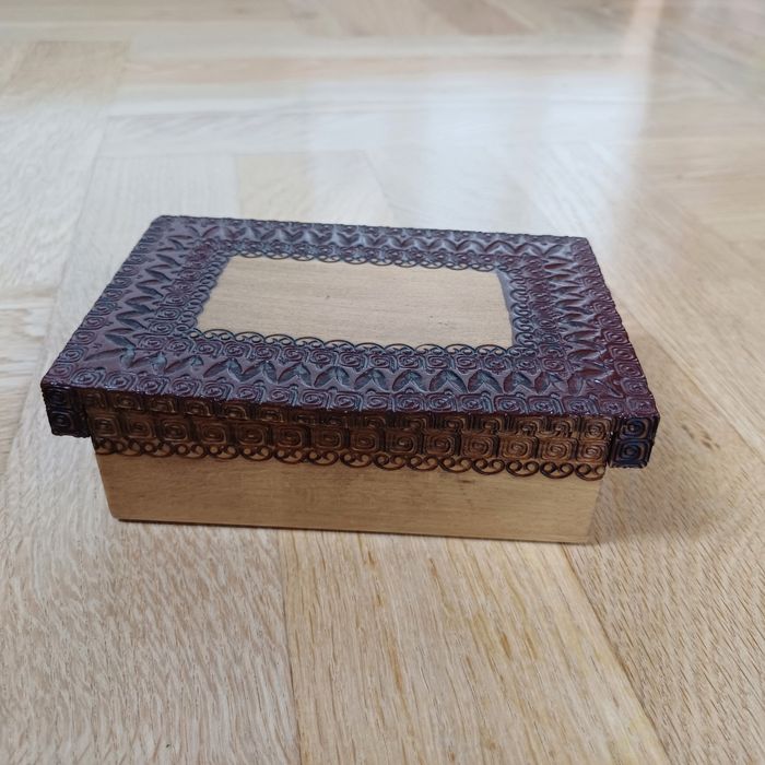 Drewniana szkatułka