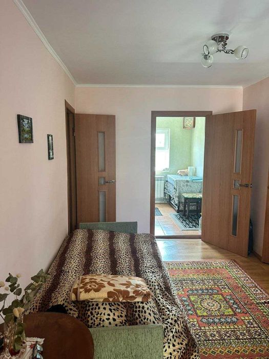Продам доглянутий будинок по київській трасі