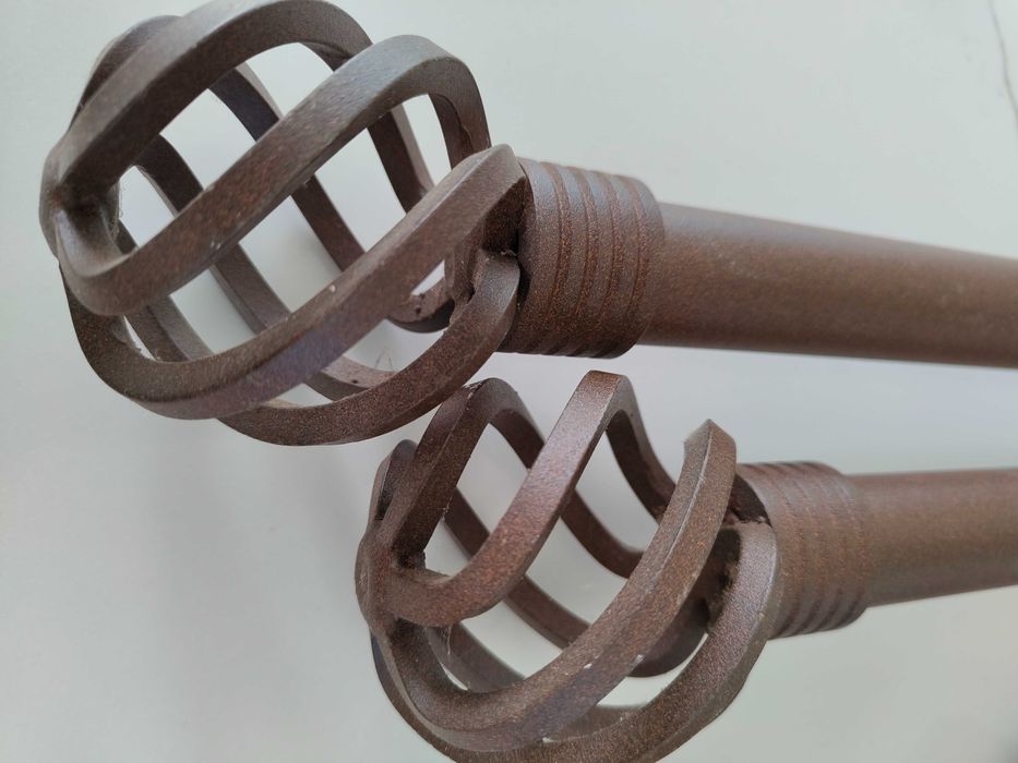 Barra de metal, terminações e suportes de parede (tenho 2 conjuntos)