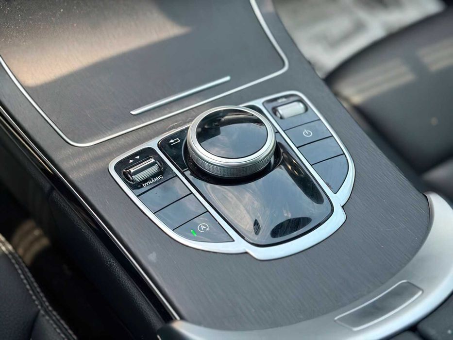 Mercedes-Benz C 300      2020