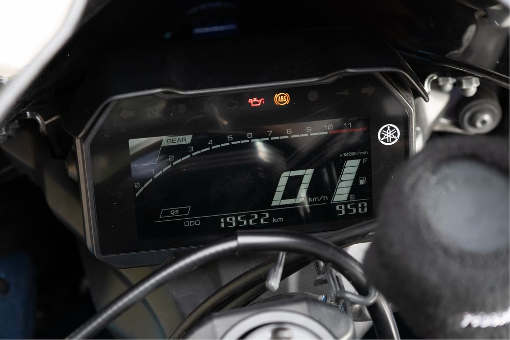 Yamaha R7 2022 com extras