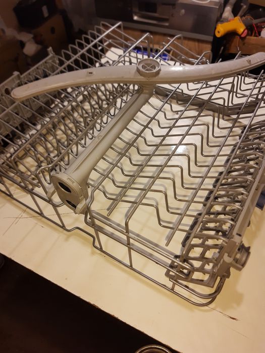 Kosz i nakrętka zmywarki Bosch