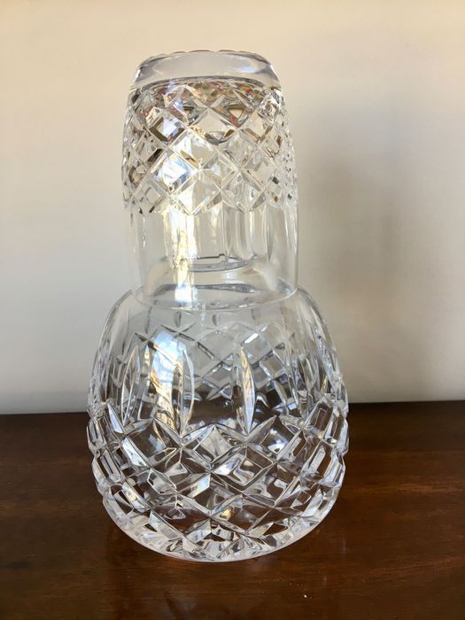 Conjunto de garrafa e copo de quarto em cristal