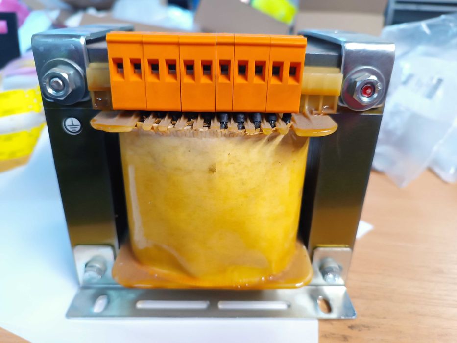 Transformator z odczepami