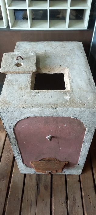 Cuba / Depósito do Vinho em Cimento Antigo