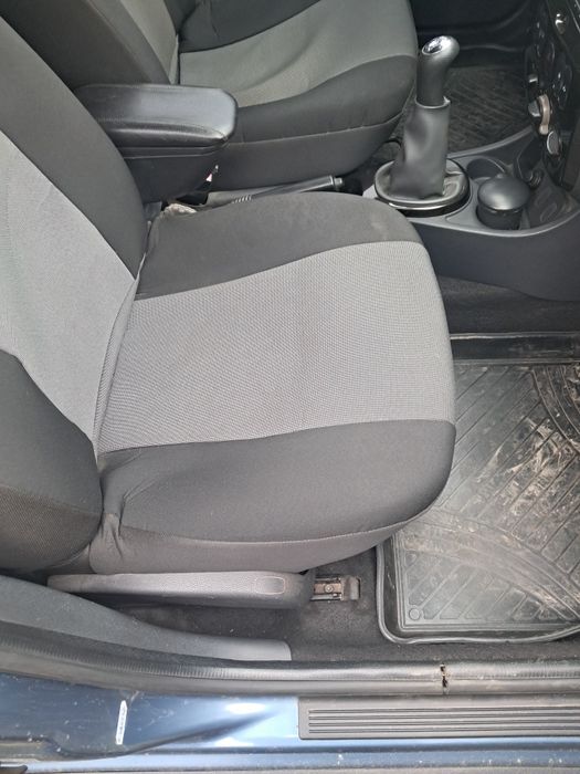 Продам чехли на Дачію дастер