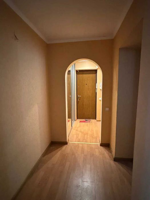 Продається двокімнатна квартира в центральній частині міста.