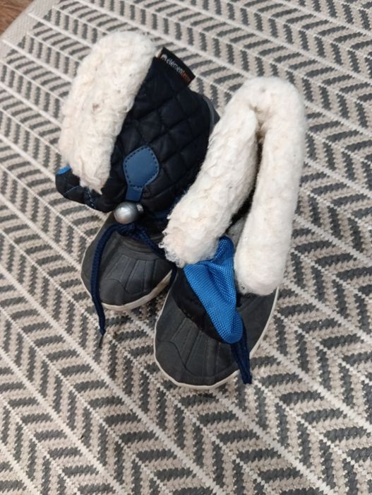 Equipamento 4anos, botas e luvas  para neve