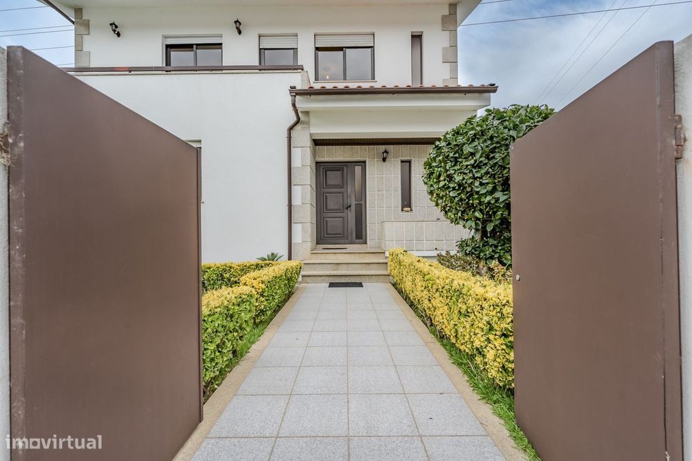 Moradia T4 para venda em Ferreiros e Gondizalves, Braga