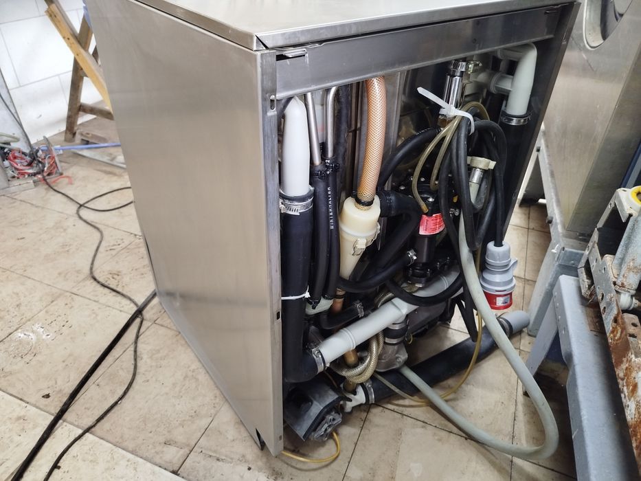 Посудомийна машина Winterhalter GS15e.