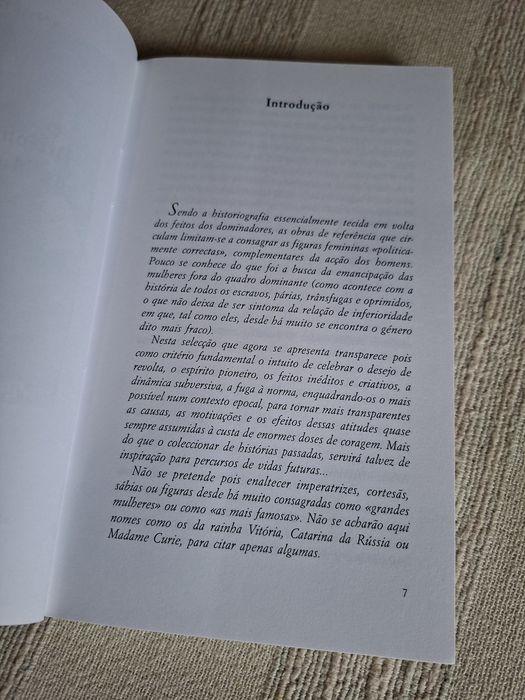 Dicionário Incompleto de Mulheres Rebeldes Ana Barradas edção Antigona
