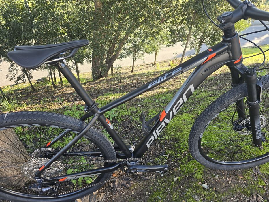 Btt 29 12x1v m com rock shox a ar