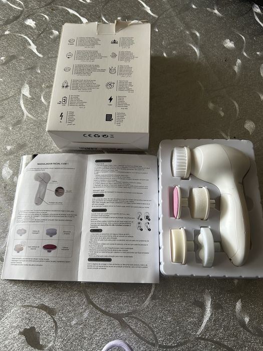 Facial Cleaning Brush