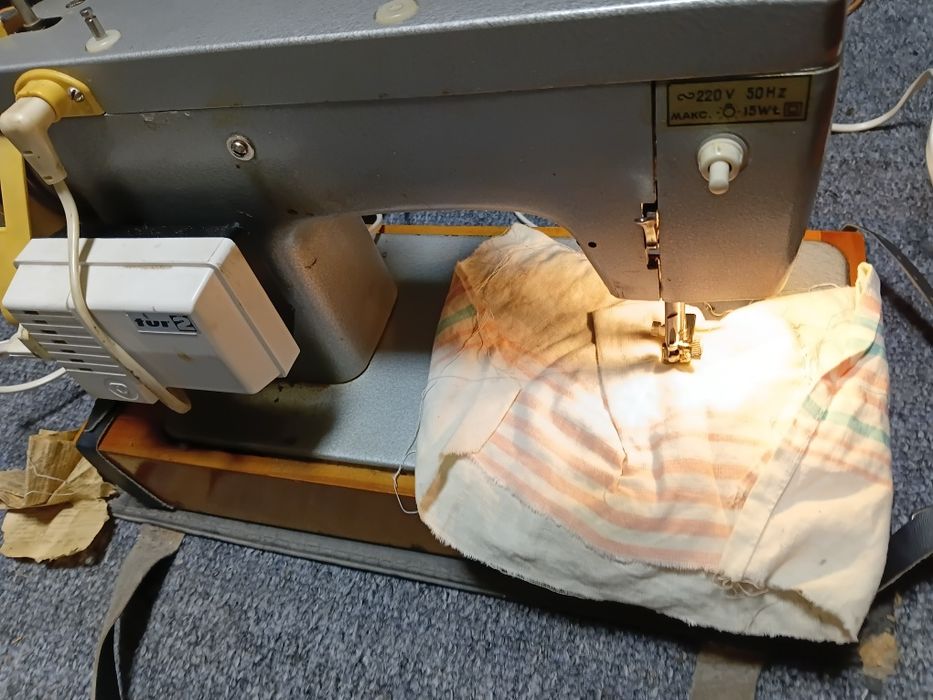 Швейная машинка электрическая "Чайка 142 М"