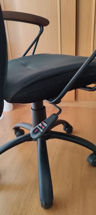 Conjunto secretária + cadeira de escritório